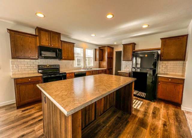 Property at 1070 E Park St, Gardner, KS 66030, 3 beds, 2 baths