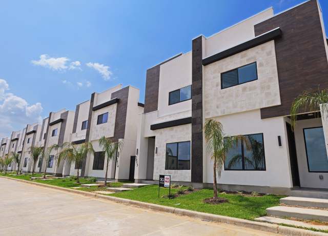Property at 8218 Casa Verde Rd #3002, Laredo, TX 78041, 3 beds, 2.5 baths