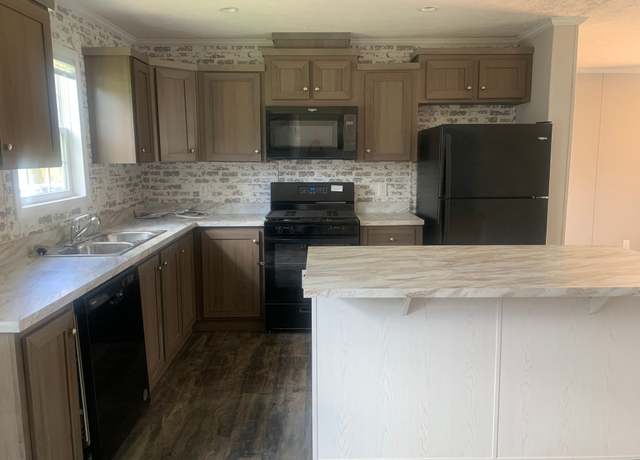 Property at 1001 Mayflower Rd #21, South Bend, IN 46619, 3 beds, 2 baths