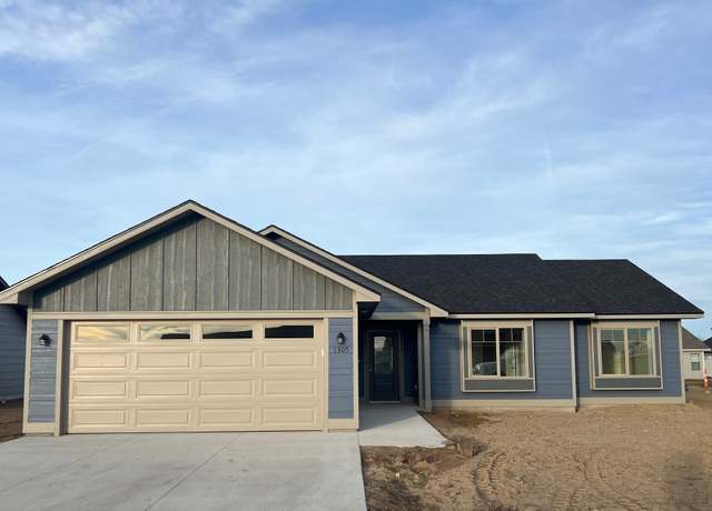 Property at 1305 Broce Bnd, Dodge City, KS 67801, 3 beds, 2 baths