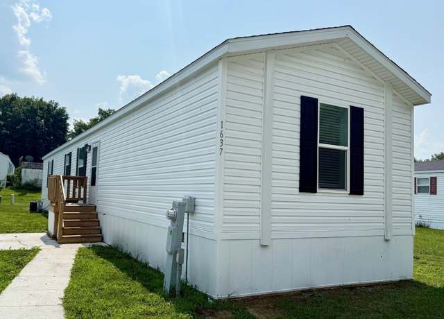 Property at 1637 Fernlake Dr, Mishawaka, IN 46544, 3 beds, 2 baths