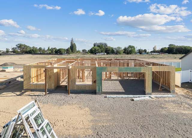 Property at 834 K St NE, Quincy, WA 98848, 4 beds, 2 baths