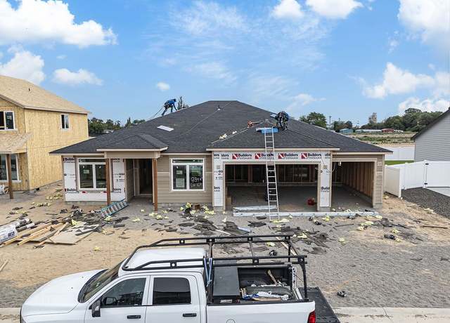 Property at 834 K St NE, Quincy, WA 98848, 4 beds, 2 baths