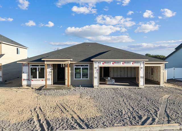 Property at 834 K St NE, Quincy, WA 98848, 4 beds, 2 baths