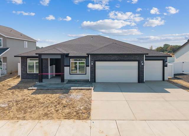 Property at 834 K St NE, Quincy, WA 98848, 4 beds, 2 baths