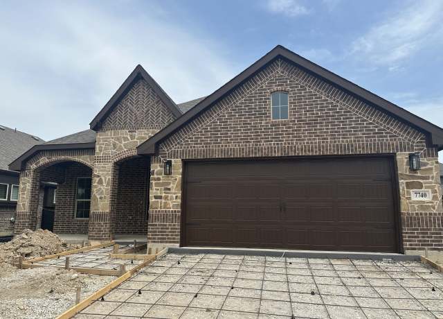 Property at 7740 Gatevine Ave, Joshua, TX 76058, 3 beds, 2 baths