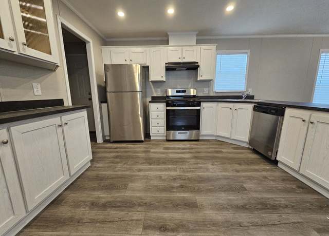 Property at 5767 Mellinger Dr, Saginaw, MI 48601, 3 beds, 2 baths