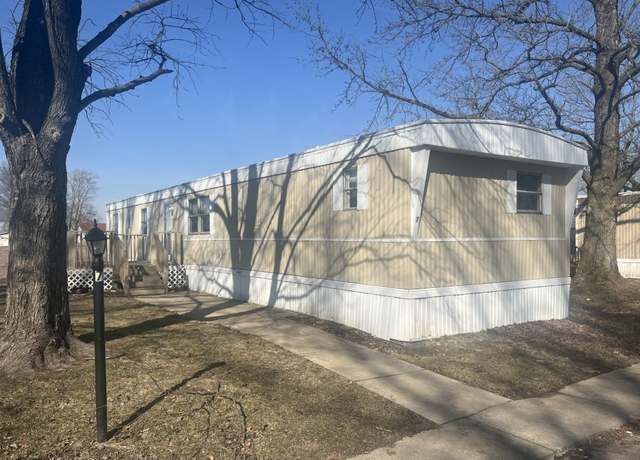 Property at 530 Reynolds Dr #7, Charleston, IL 61920, 3 beds, 2 baths