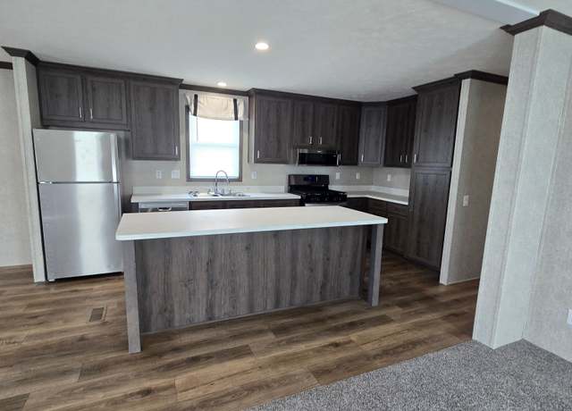 Property at 1107 Forest Ln, Columbus, MI 48063, 3 beds, 2 baths