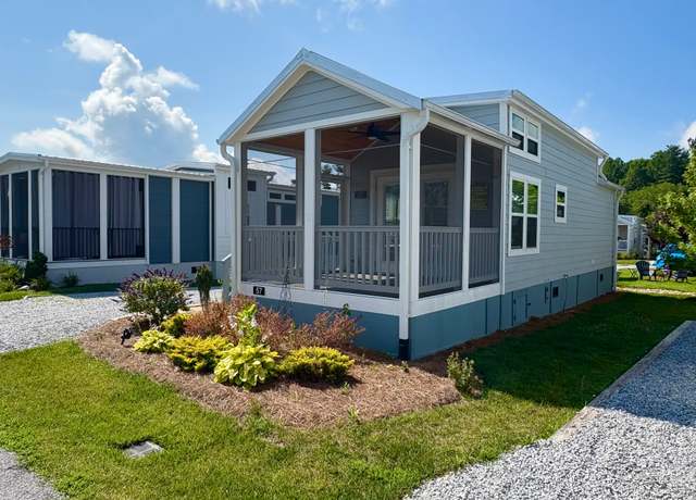 Property at 57 Breezy Meadow Ln, Flat Rock, NC 28731, 1 bed, 1 bath
