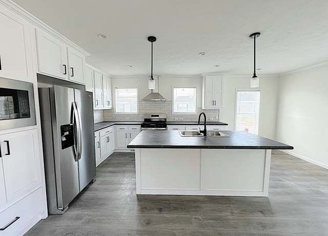 Property at 16097 Suffolk Dr, Holly, MI 48442, 3 beds, 2 baths