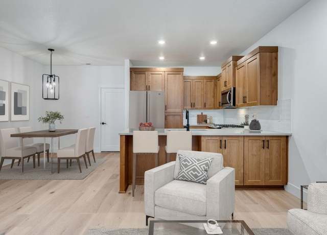 Property at 4236 SE Century Blvd, Hillsboro, OR 97123, 3 beds, 2.5 baths