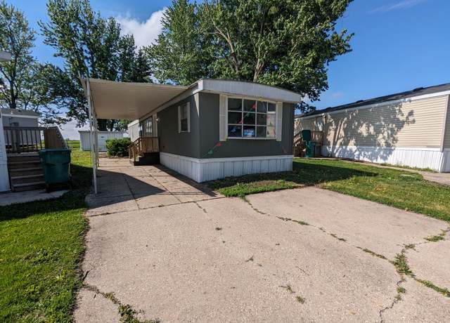 Property at 304 Country Elms Est #304, Galesburg, IL 61401, 2 beds, 1 bath