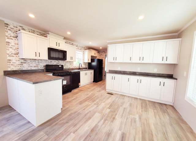 Property at 9983 Mallard Cv #758, Fair Haven, MI 48023, 2 beds, 2 baths
