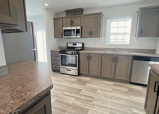 Property at 5351 Coventry Dr, Holly, MI 48442, 3 beds, 2 baths