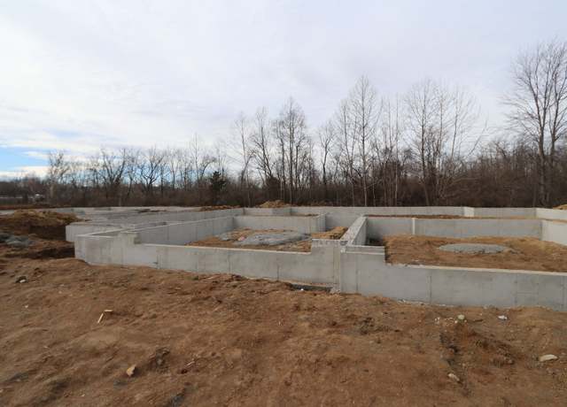 Property at 5717 White Pine Ln, Fairfield Township, OH 45011, 3 beds, 3 baths