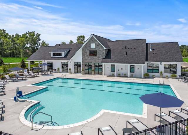 Property at 7683 Larchwood Dr, West Bloomfield, MI 48322, 5 beds, 3 baths