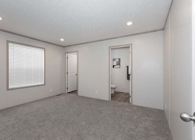 Property at 1813 Silverleaf Ct, Mishawaka, IN 46544, 3 beds, 2 baths