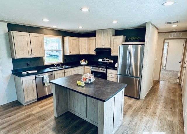 Property at 1813 Silverleaf Ct, Mishawaka, IN 46544, 3 beds, 2 baths