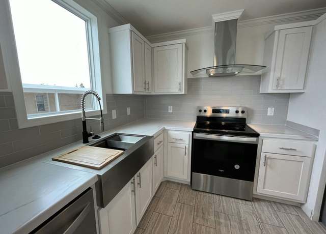 Property at 385 Jose Gaspar Dr N, Fort Myers, FL 33917, 3 beds, 2 baths