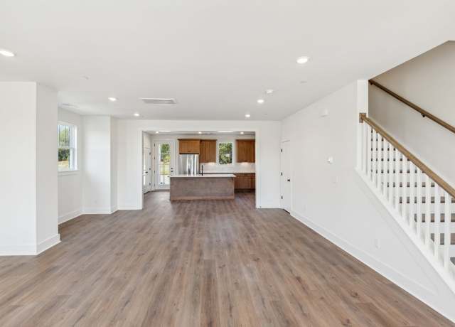 Property at 224 Nearwater Pl, Hendersonville, TN 37075, 3 beds, 2.5 baths