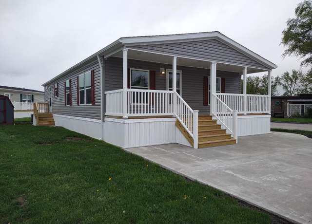 Property at 14 E Sprucewood Dr, Sandusky, OH 44870, 3 beds, 2 baths