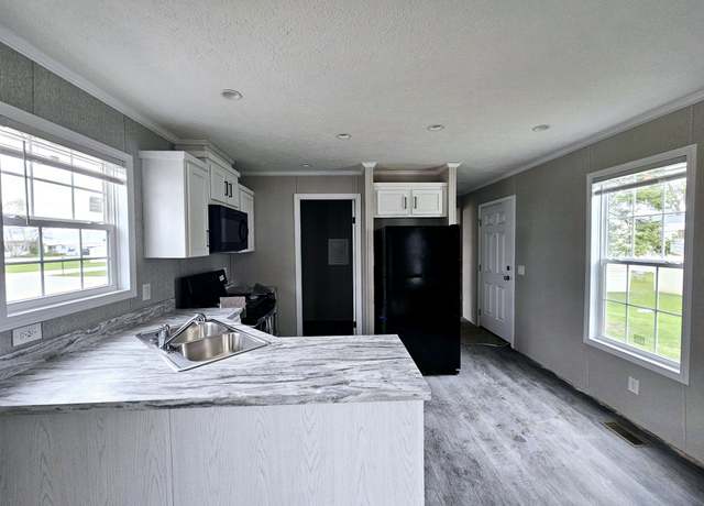 Property at 5920 Brickel Dr, Saginaw, MI 48601, 3 beds, 2 baths