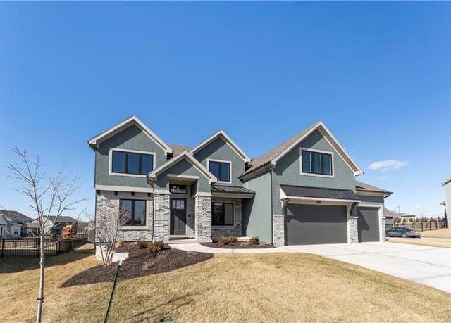 Property at 1312 NW 107th St, Kansas City, MO 64155, 5 beds, 4.5 baths