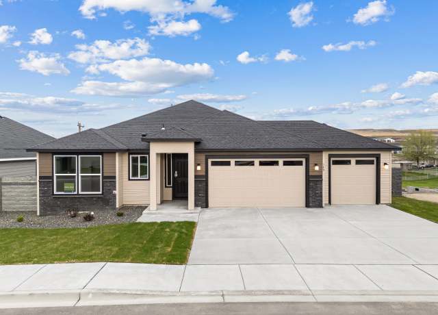 Property at 748 Tatoosh Ave, West Richland, WA 99353, 3 beds, 2 baths
