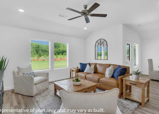 Property at 3000 Amarillo Way, Bentonville, AR 72712, 4 beds, 2 baths