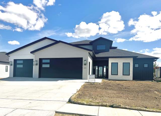 Property at 4015 Clairmont Rd, Bismarck, ND 58503, 3 beds, 3 baths