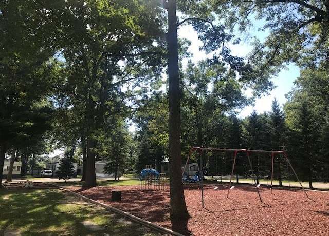 Property at 1307 Kitchener Dr, Norton Shores, MI 49444, 3 beds, 2 baths