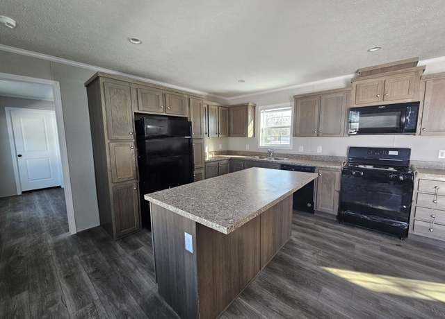 Property at 5617 N Anita Dr, Saginaw, MI 48601, 3 beds, 2 baths