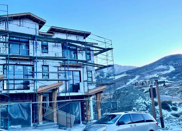 Property at 2087 W Pinnacle Ln, Heber, UT 84032, 2 beds, 2.5 baths