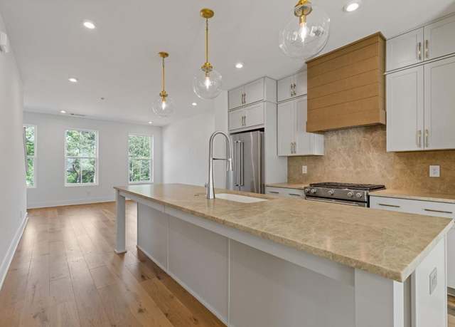 Property at 201 New St, Decatur, GA 30030, 2 beds, 2.5 baths