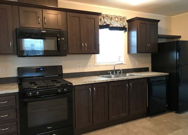 Property at 49519 Au Lac Dr E, Chesterfield, MI 48051, 3 beds, 2 baths