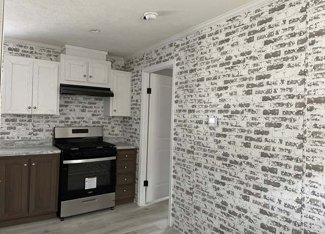 Property at 2700 Eaton Rapids Rd #215, Lansing, MI 48911, 3 beds, 2 baths