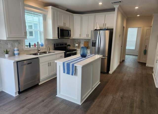 Property at 5200 28th St N #128, Petersburg, FL 33714, 1 bed, 1 bath