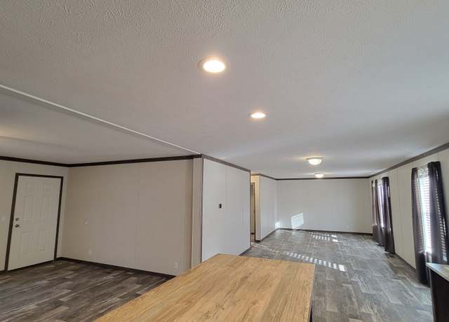 Property at 551 Elmwood Ct, Columbus, MI 48063, 3 beds, 2 baths