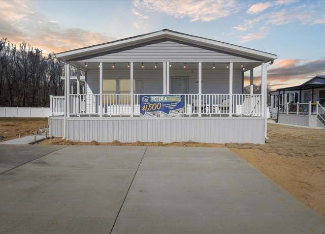 Property at Clayton 77 River Bluff Estates Plan, Memphis, TN 38128, 3 beds, 2 baths