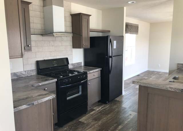Property at 247 Winchester Trl, Goshen, IN 46526, 3 beds, 2 baths