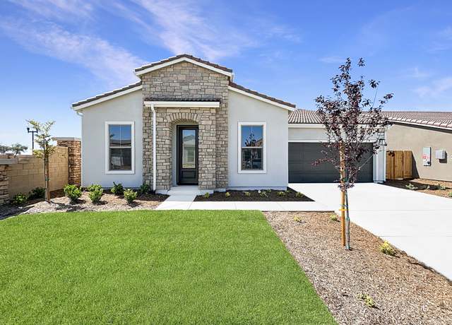 Property at 1094 Granite Dr W, Madera, CA 93636, 5 beds, 3 baths