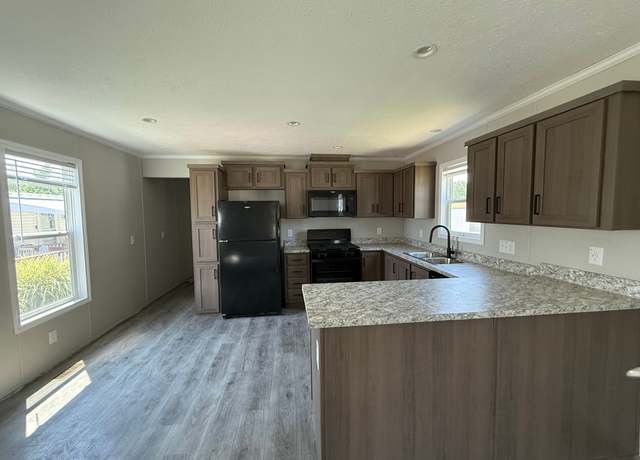 Property at 216 N Carolina Dr, Elyria, OH 44035, 3 beds, 2 baths