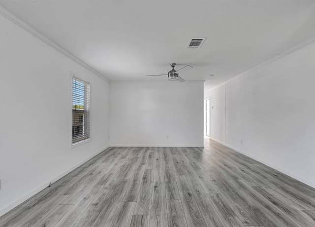 Property at 2410 Skyview St, Sebring, FL 33870, 2 beds, 2 baths