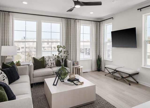 Property at Harper Vale Rd #48, Montgomery Village, MD 20886, 2 beds, 3.5 baths