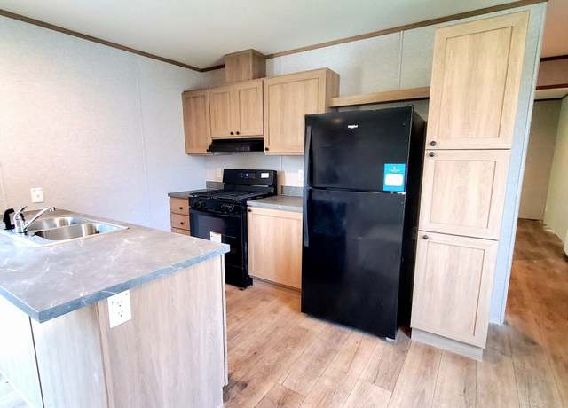 Property at 9690 Stoney Pointe Dr #1117, Fair Haven, MI 48023, 3 beds, 2 baths