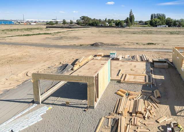 Property at 838 K St, Quincy, WA 98848, 4 beds, 2.5 baths