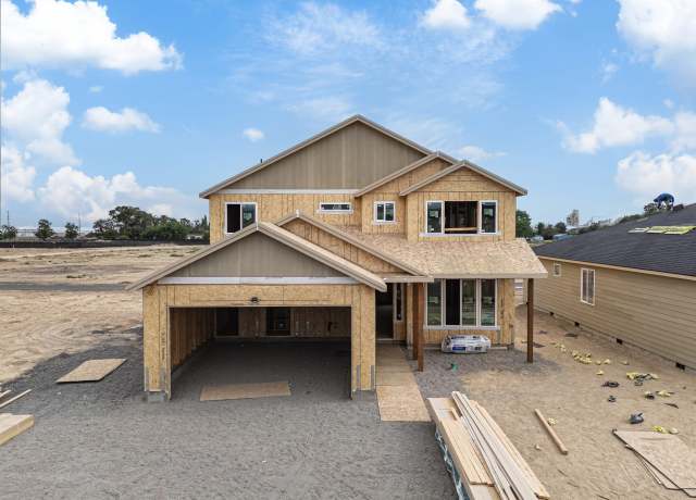 Property at 838 K St, Quincy, WA 98848, 4 beds, 2.5 baths
