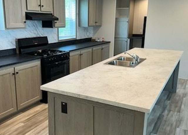 Property at 137 Winchester Trl, Goshen, IN 46526, 3 beds, 2 baths