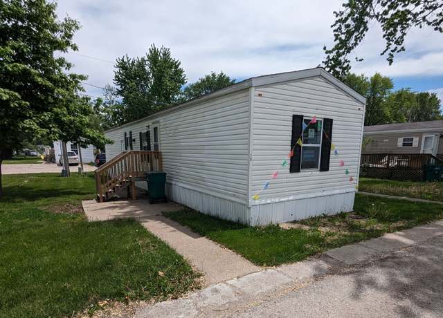 Property at 19 Country Elms Est #19, Galesburg, IL 61401, 3 beds, 1 bath